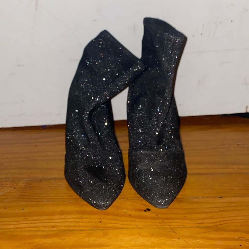 They have been sitting in my closet after only being worn once in 2018.